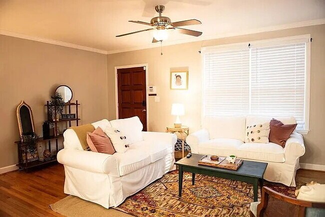 Building Photo - Fully Furnished 4BR Bungalow in Prime Forest Dr Location