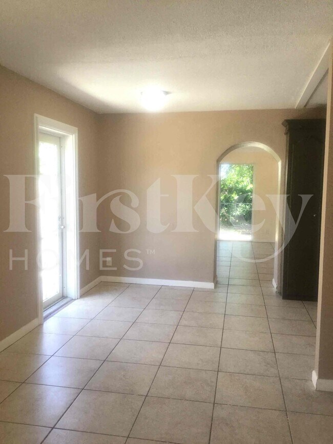 Building Photo - 1443 7th St