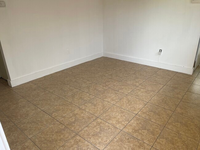 Family area - 3502 SW 24th St