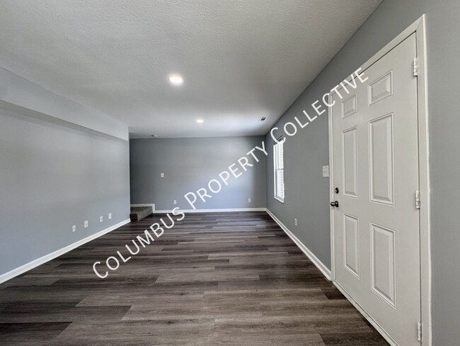 Building Photo - 3285 E Mound St