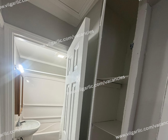 Building Photo - 2-Bedroom • 1-Bathroom Home