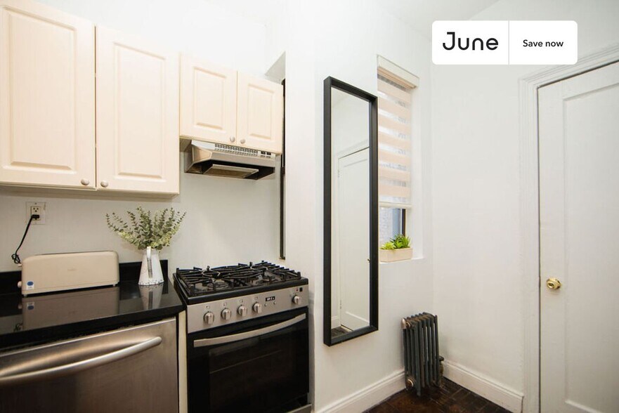 Building Photo - 715 E 5th St