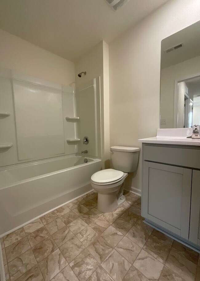 Building Photo - Nice 3 bedroom/2 bath - East Morristown