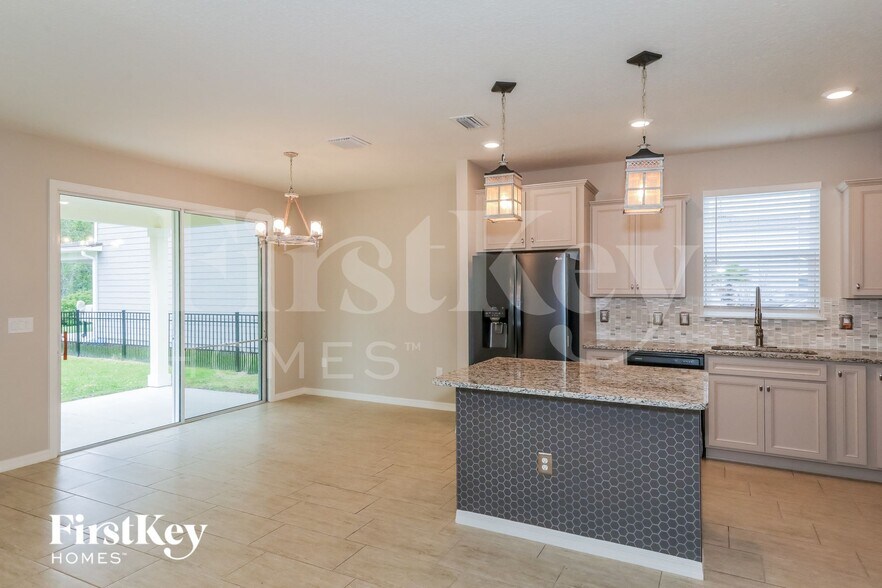 Building Photo - 365 La Mancha Dr