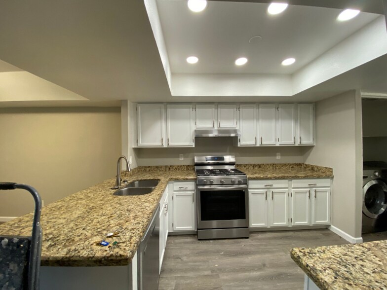 Building Photo - 2333 W Garden Dr