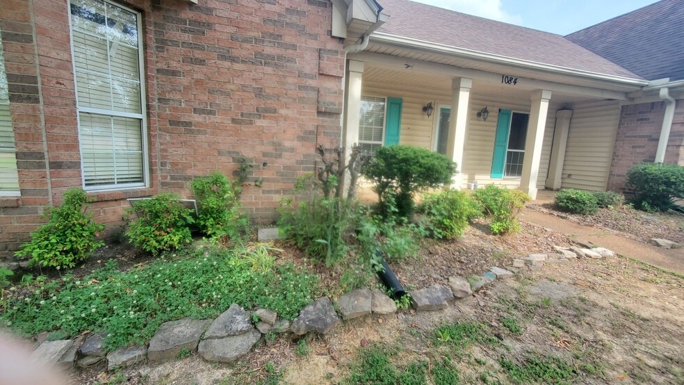 Building Photo - 1084 Tara Dr
