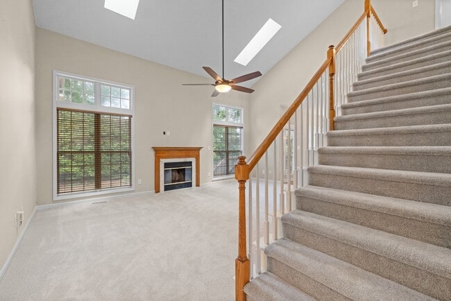 Building Photo - 108 Castlebury Creek Ct