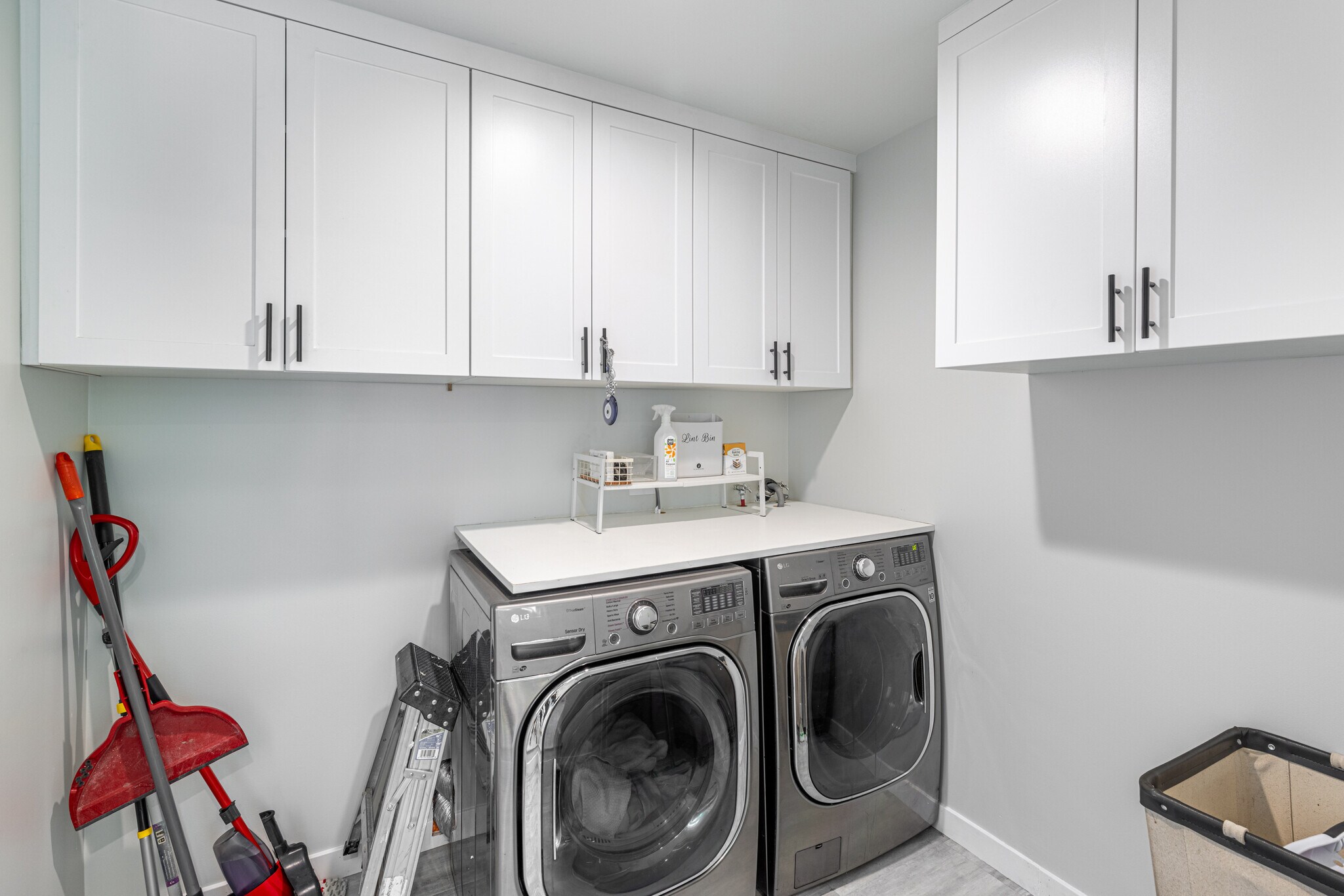 Building Photo - 8141 Hinds Ave