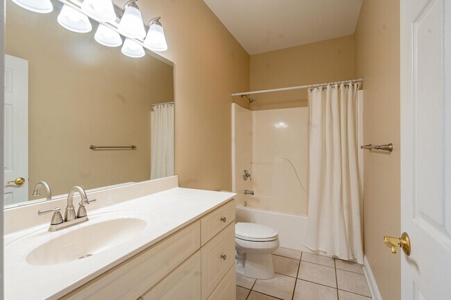 Building Photo - 1833 Waters Edge Dr