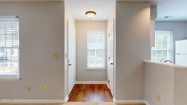 Building Photo - 1203 Wilshire Cir