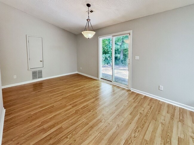 Building Photo - 1497 Chaseway Cir