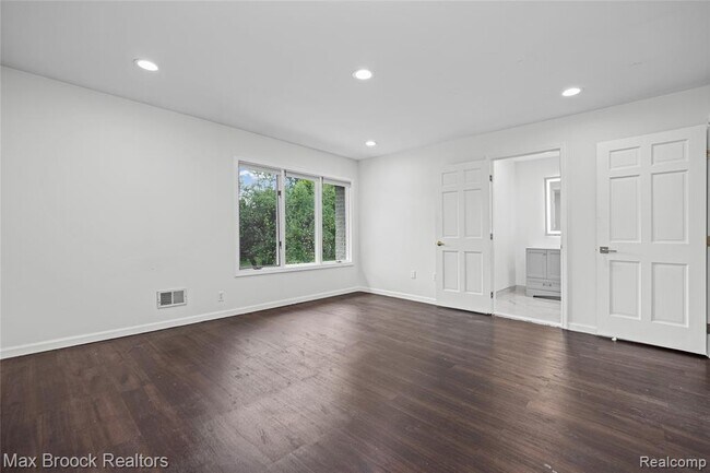 Building Photo - 3332 Barlyn Ln