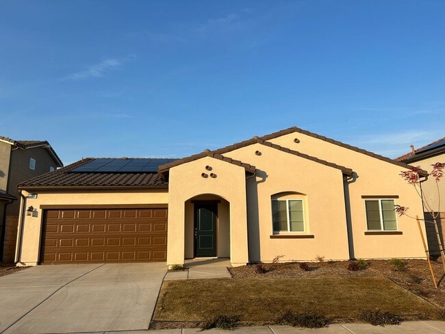 Building Photo - 4 bedroom with SOLAR!
