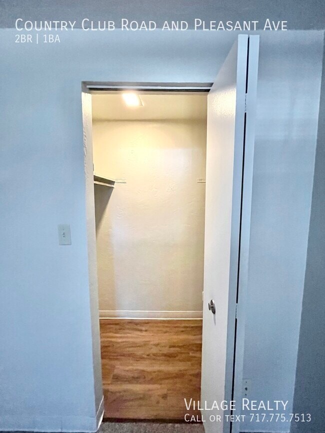 Building Photo - 615 Country Club Rd