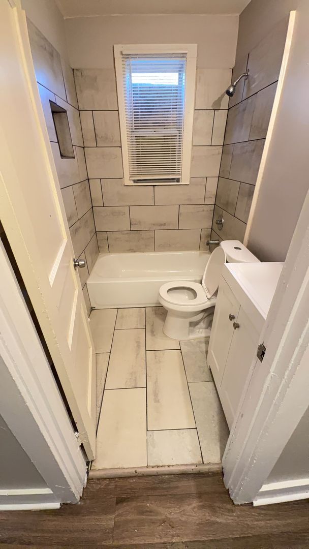 Building Photo - Newly Renovated Home In North Memphis - 1/2 OFF The First Month's Rent