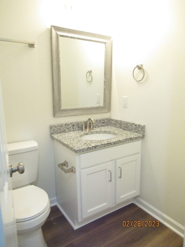 Building Photo - Newly Renovated- 2 bedroom, 2 bathroom apartment-Willow Run Apartments