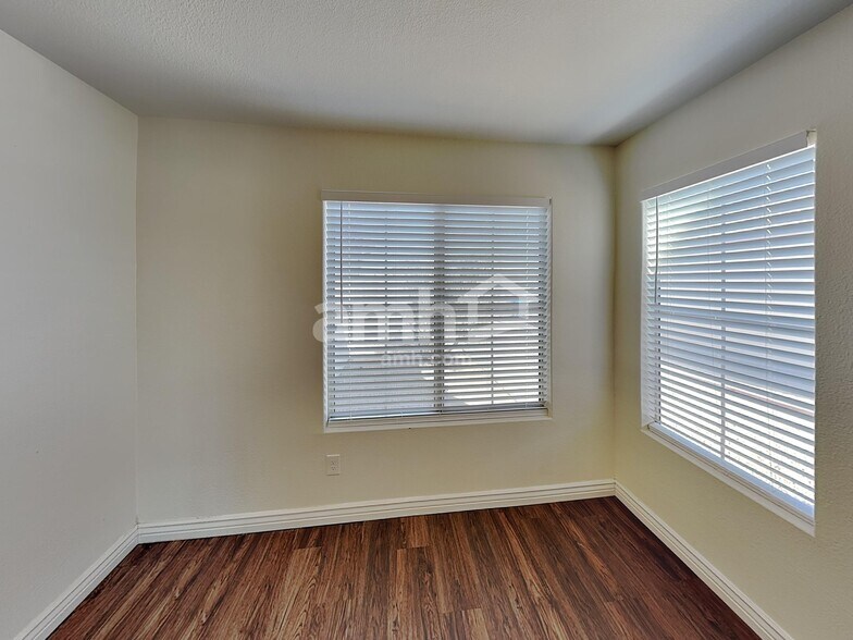 Building Photo - 15009 W Sky Hawk Wy