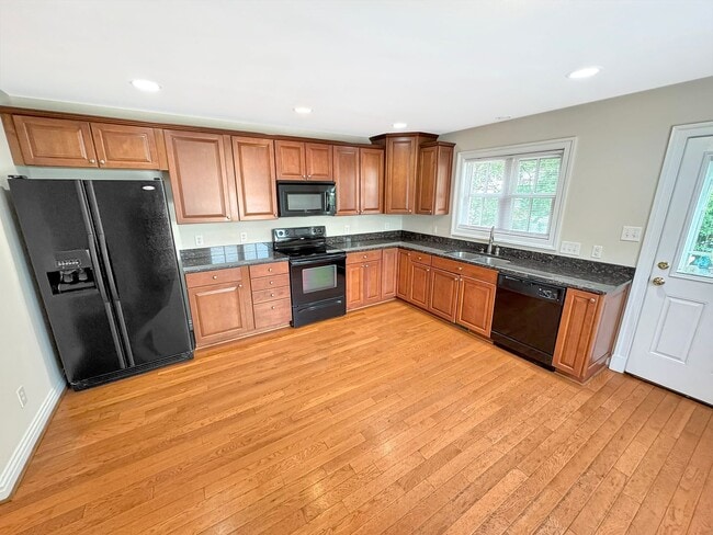 Building Photo - 5 Bedroom Home in VCU Area