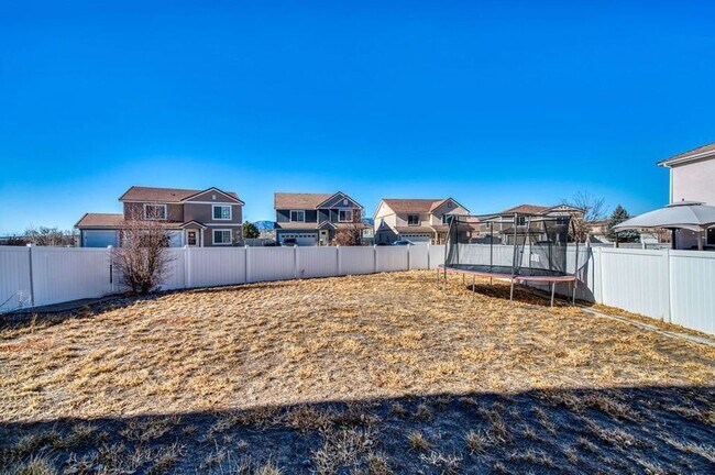 Building Photo - Beautiful 3 Bed 3 Bath Corner Lot Home!