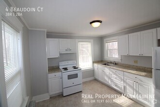 Building Photo - Renovated 3 Bedroom Duplex!