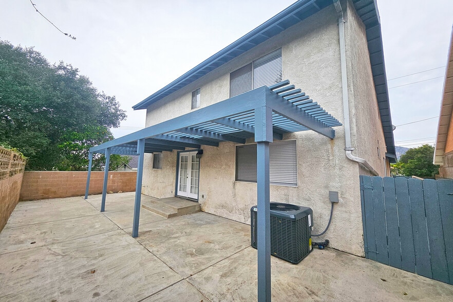 Building Photo - 7556 Thousand Oaks Dr