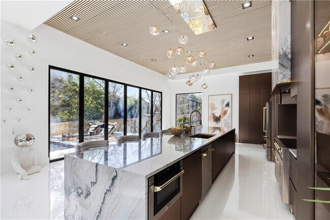 Building Photo - 3600 Lower Roswell Rd