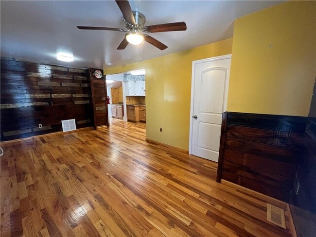 Building Photo - 207 Monhagen Ave