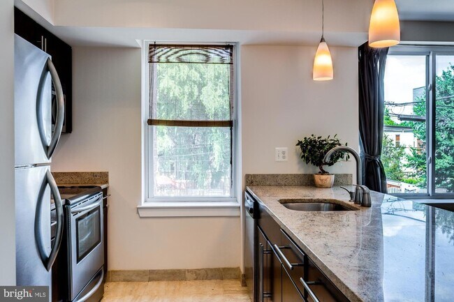 Building Photo - 420 16th St SE