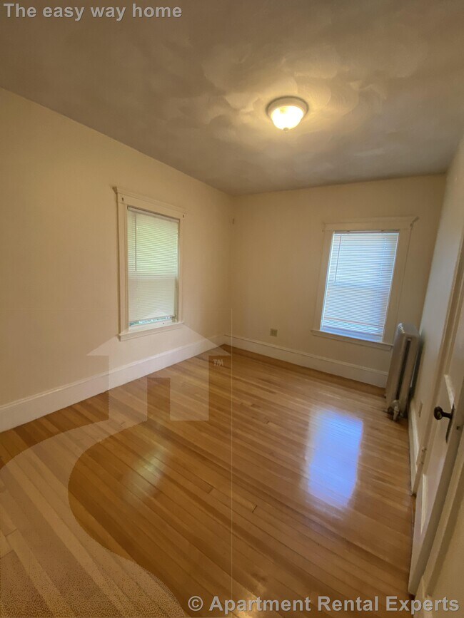 Building Photo - 10 Pinkham Rd