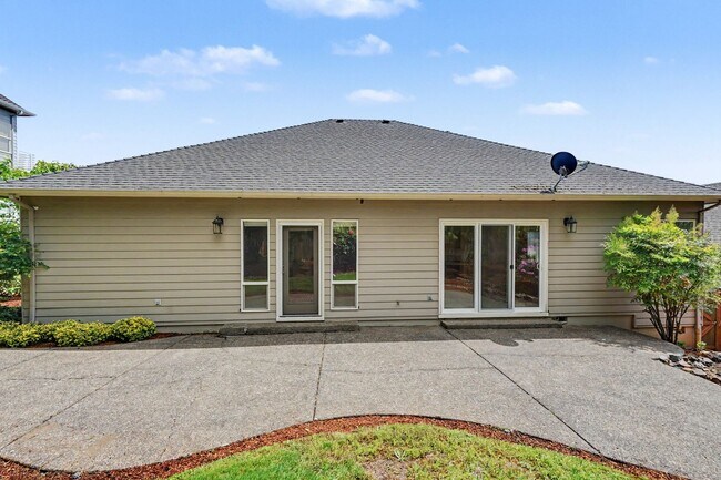 Building Photo - Well-Kept Single-Level 3 bed, 2 bath home in West Salem