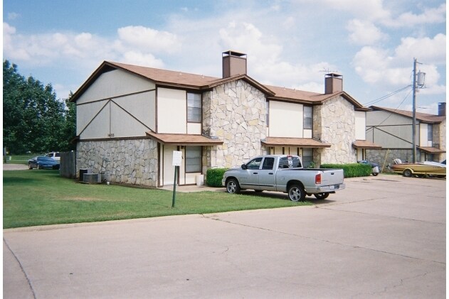 Building Photo - Towne North Luxury Apartments