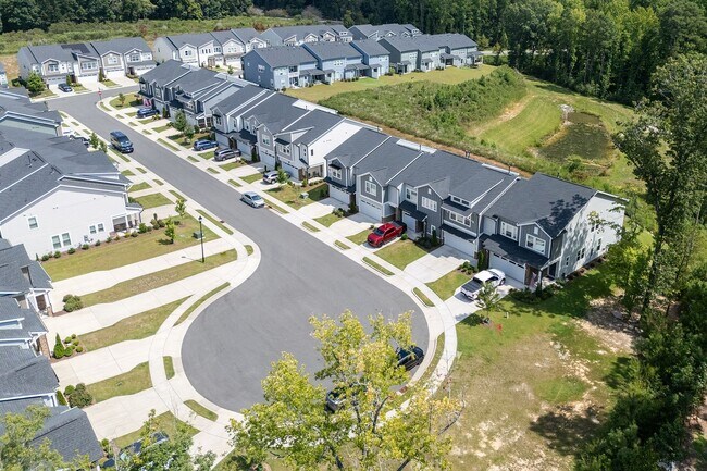 Building Photo - 75 Balfour Run