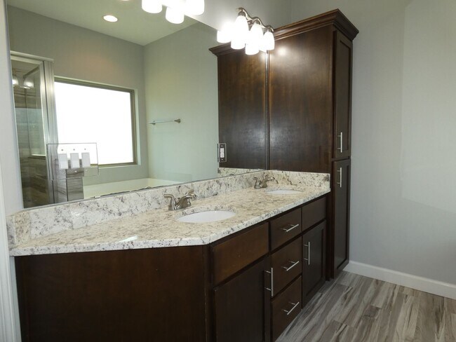 Building Photo - Spacious 3-Bedroom Home - Half Acre Lot