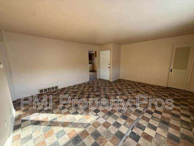 Building Photo - 5140 N 84th St