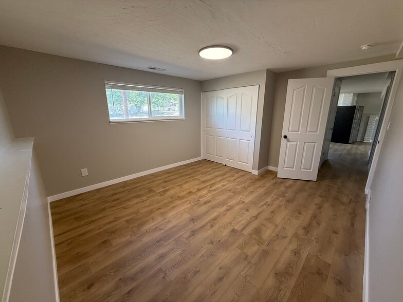 Building Photo - 992 Sunburn Lane 11575 S