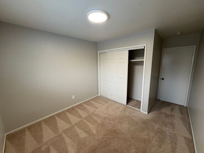 Building Photo - SW Visalia Home with Pool Available Now!