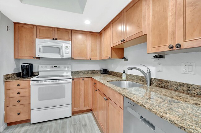 Building Photo - 1566 Bridgewood Dr