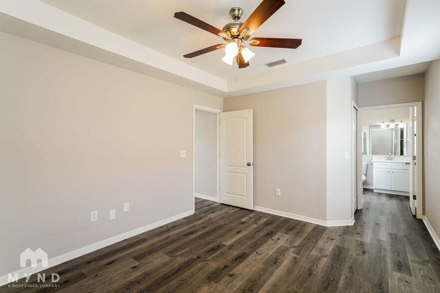 Building Photo - 8162 Canterbury Lake Blvd