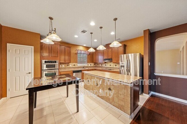 Building Photo - 141 Springtree Gate