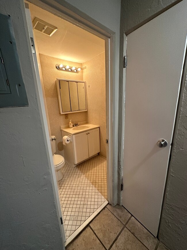 Building Photo - 2525 3rd Ave S