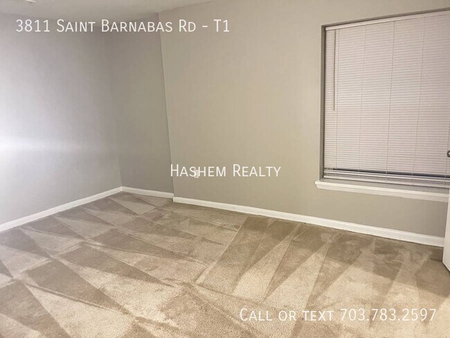 Building Photo - Lovely Updated 2 Bedroom 1 Full Bath Groun...