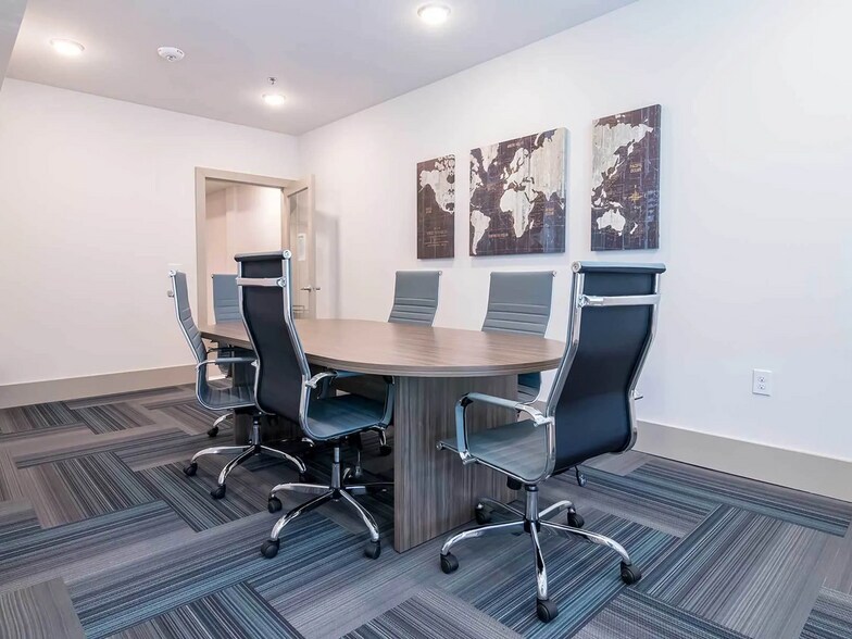 Building Photo - 2800 NE Green Oaks Blvd