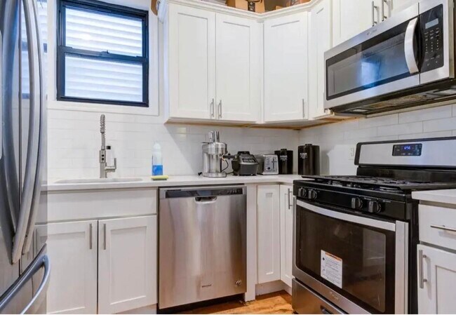 Building Photo - 306 Old Bergen Rd