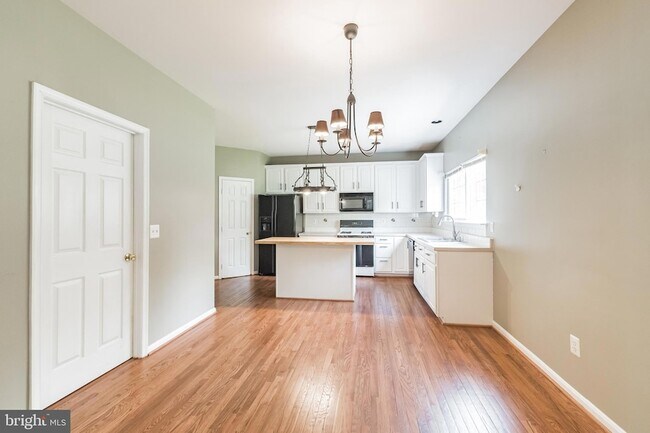 Building Photo - 43137 Binkley Cir