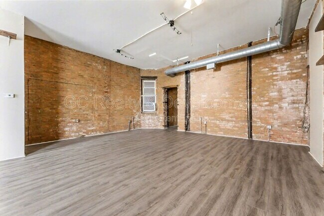 Building Photo - 3328 W Chicago Ave