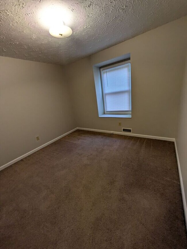 Building Photo - 3BD/2BA Unit in Hickory
