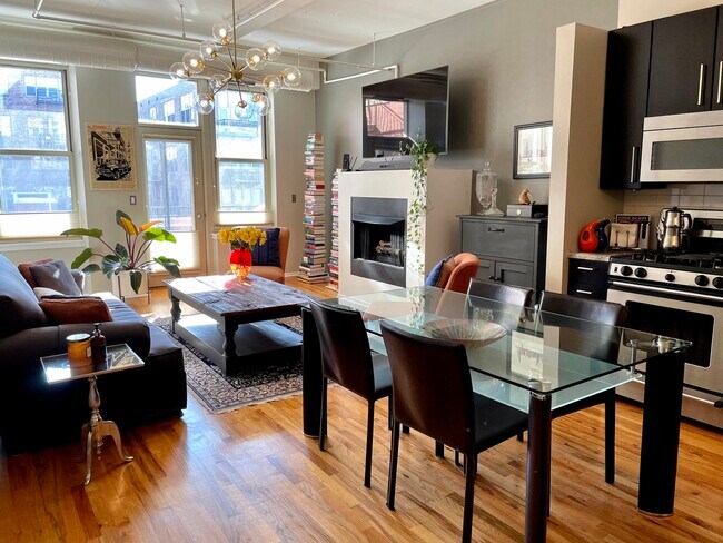 Building Photo - 6 S Laflin St