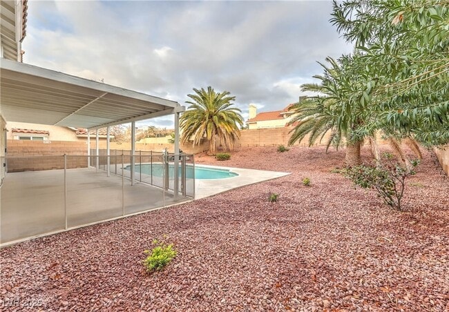 Building Photo - 20 Fantasia Ln