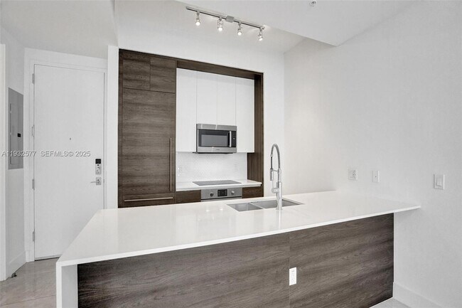 Building Photo - 301 Altara Ave