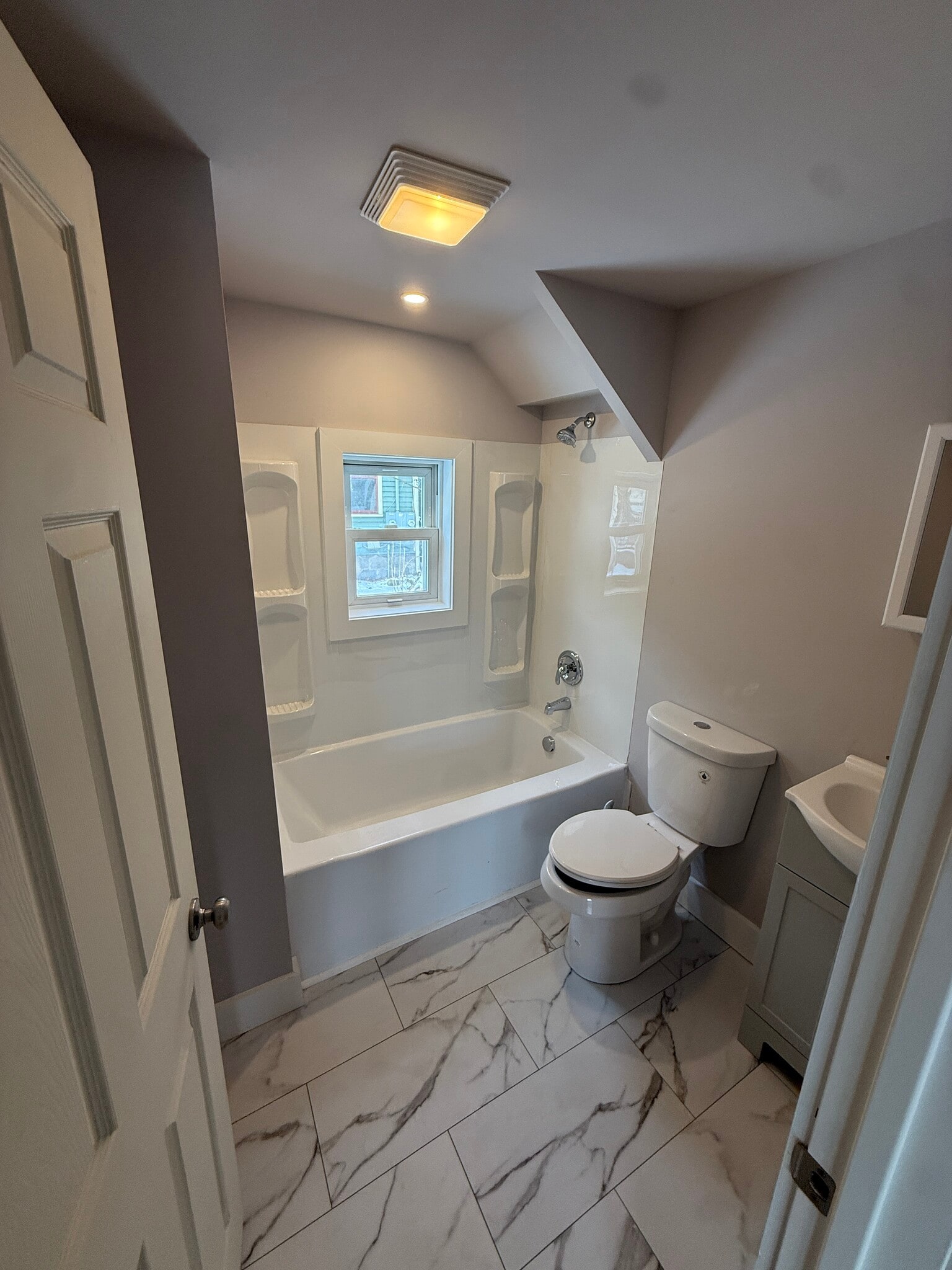 Building Photo - 184 Church St